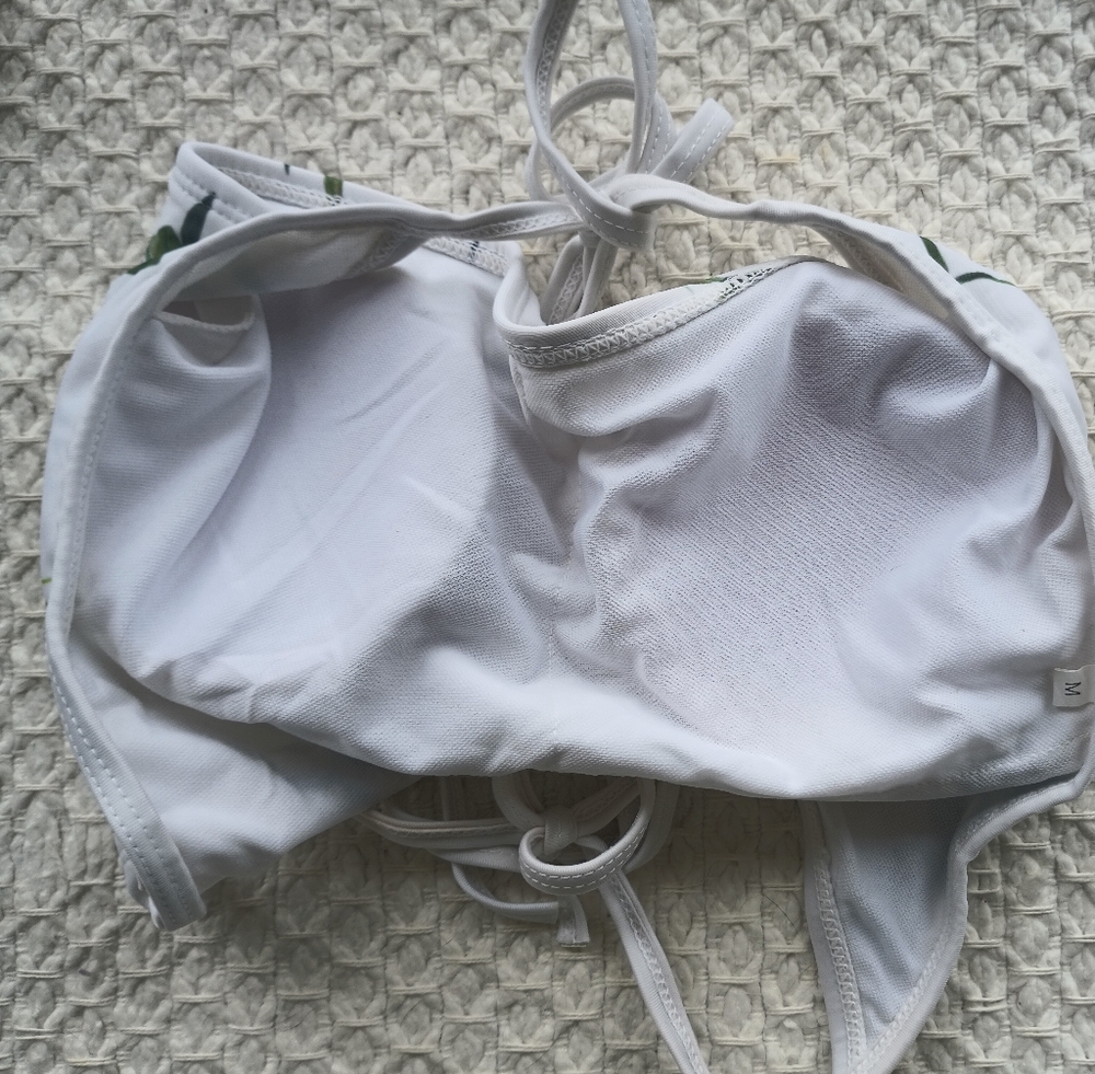 Bikini - Picture 2 of 6